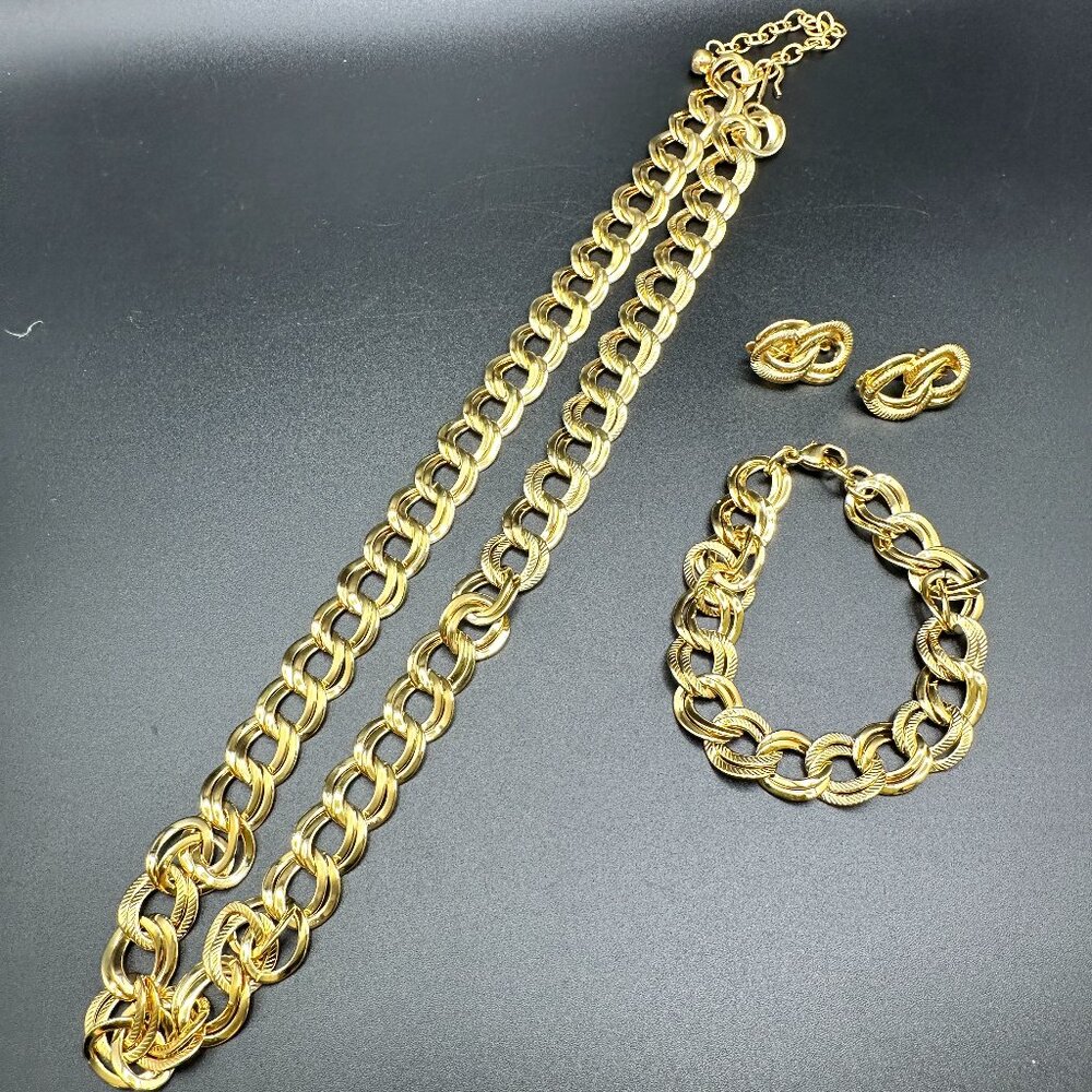 Vintage Trifari Gold Tone Double Curb Link Chain Necklace Bracelet Earrings set